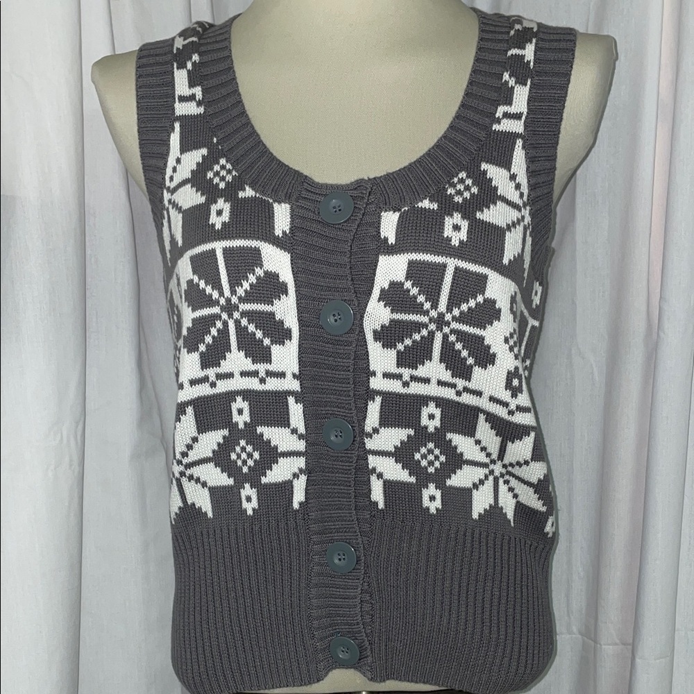 bring & em button down sweater vest.  Scoop neck.  Gray & White.‎ SZ PM. Winter